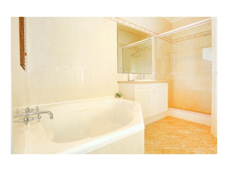 4 Santavea Mews, Halls Head WA 6210