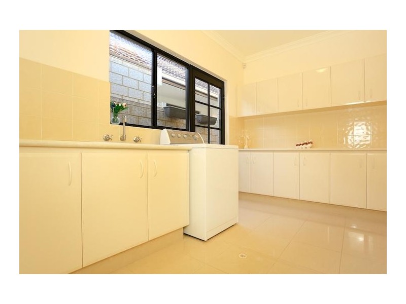 4 Santavea Mews, Halls Head WA 6210
