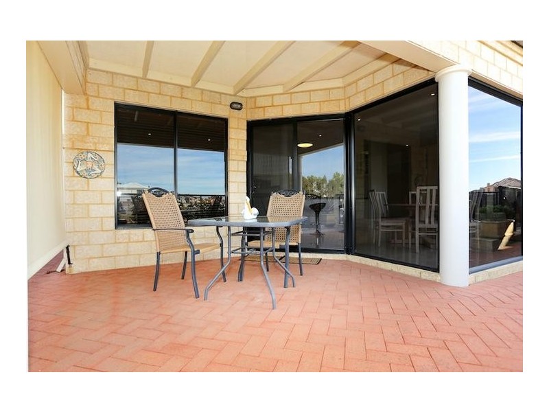 4 Santavea Mews, Halls Head WA 6210