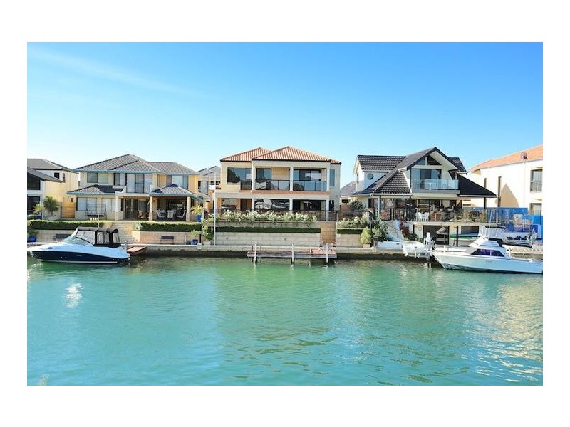 4 Santavea Mews, Halls Head WA 6210