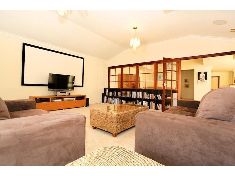 11 Ronsard Drive, San Remo WA 6210