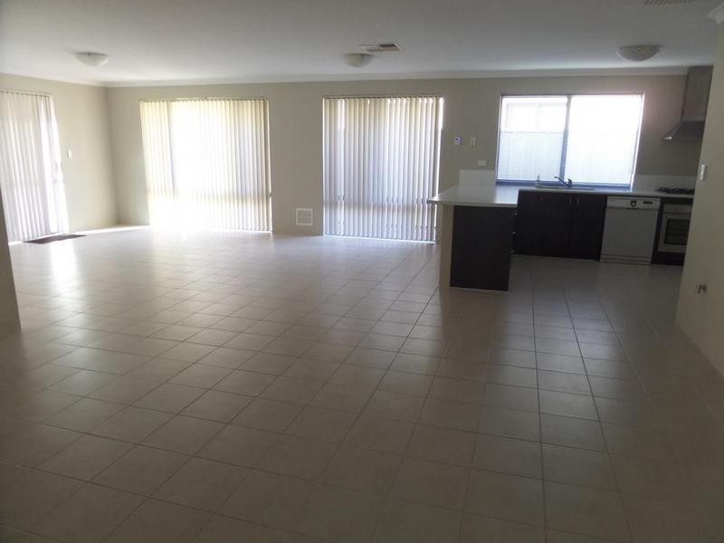 8 Banksiadale Gate, Lakelands WA 6180