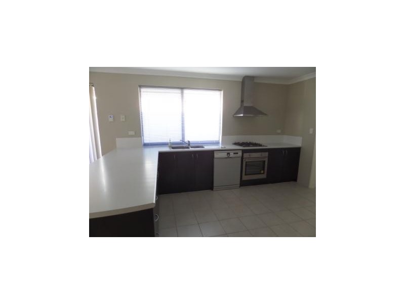 8 Banksiadale Gate, Lakelands WA 6180