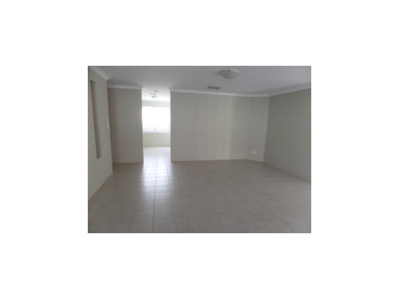 8 Banksiadale Gate, Lakelands WA 6180