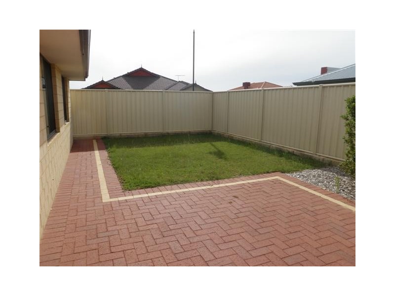 8 Banksiadale Gate, Lakelands WA 6180