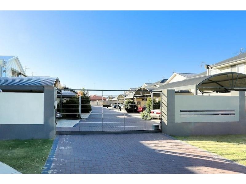 10/14 Wattleglen Avenue, Erskine WA 6210