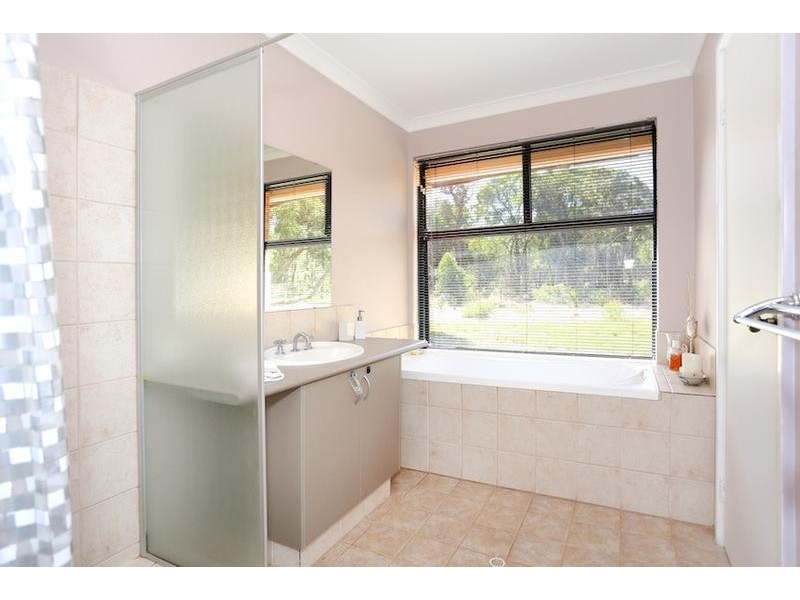 195 Lakeside Parkway, Herron WA 6211