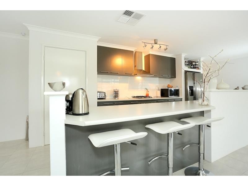 2 Longmeadow Vista, Meadow Springs WA 6210