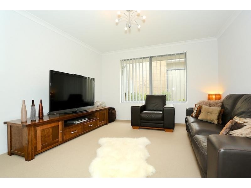 2 Longmeadow Vista, Meadow Springs WA 6210