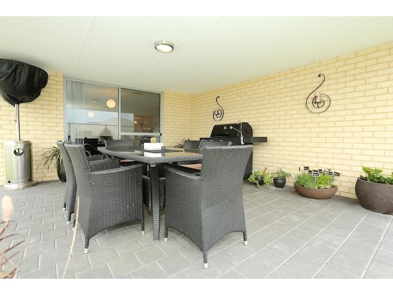 2 Longmeadow Vista, Meadow Springs WA 6210