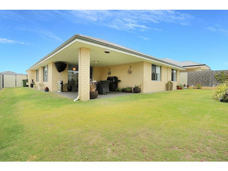 2 Longmeadow Vista, Meadow Springs WA 6210