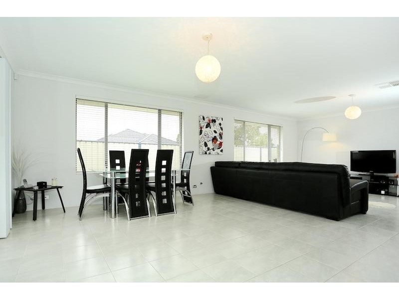 2 Longmeadow Vista, Meadow Springs WA 6210