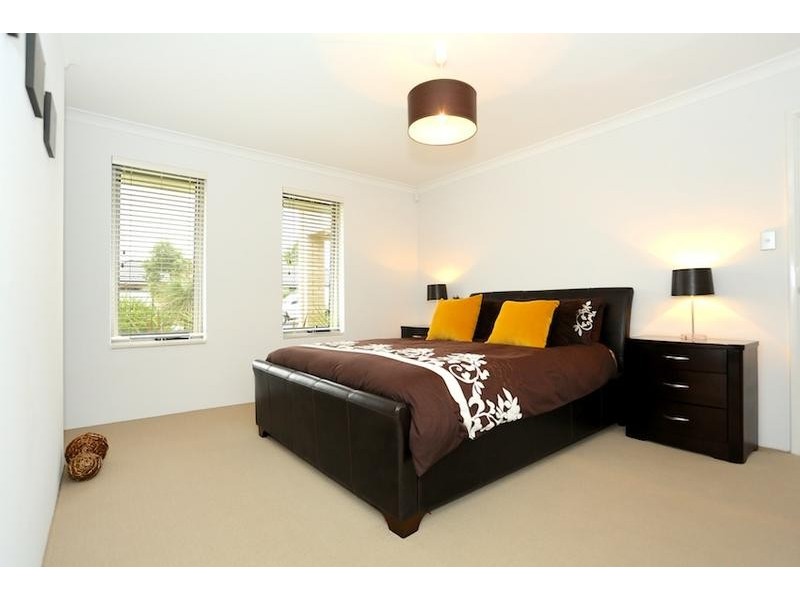 2 Longmeadow Vista, Meadow Springs WA 6210