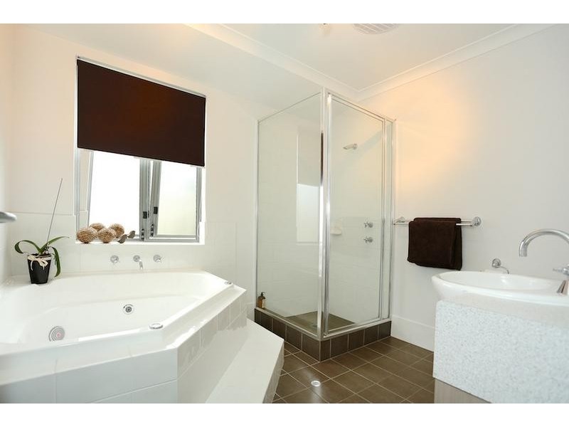 2 Longmeadow Vista, Meadow Springs WA 6210