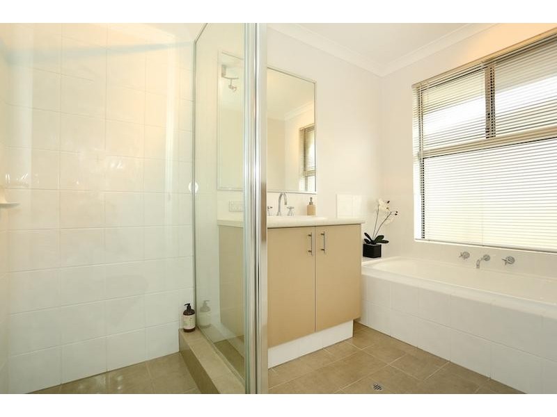 2 Longmeadow Vista, Meadow Springs WA 6210