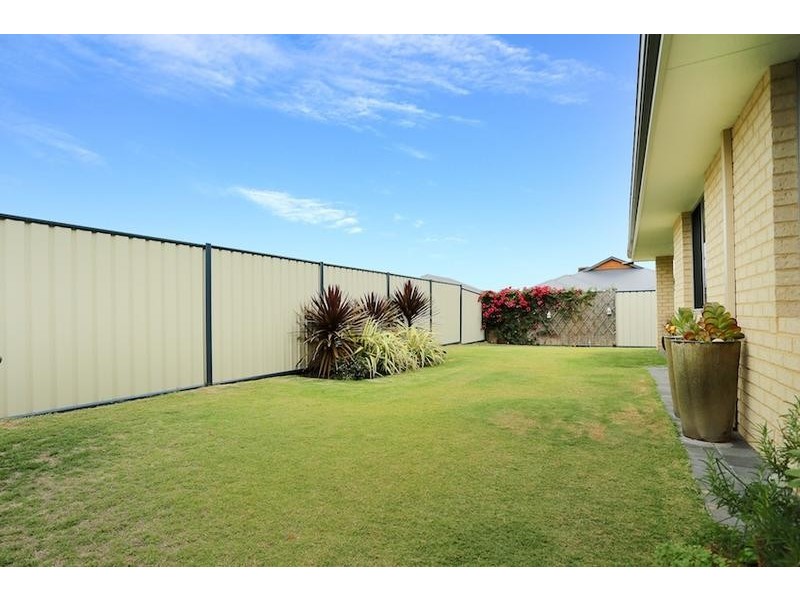 2 Longmeadow Vista, Meadow Springs WA 6210