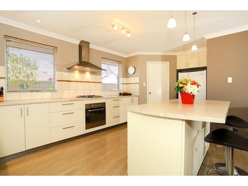 82 Chatsworth Drive, Erskine WA 6210