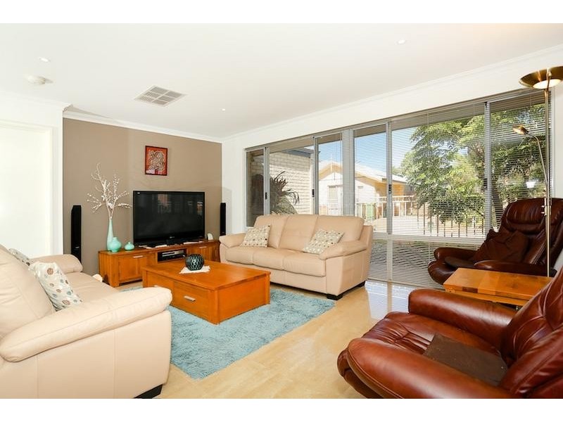 82 Chatsworth Drive, Erskine WA 6210