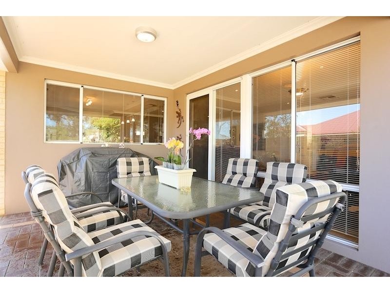 82 Chatsworth Drive, Erskine WA 6210