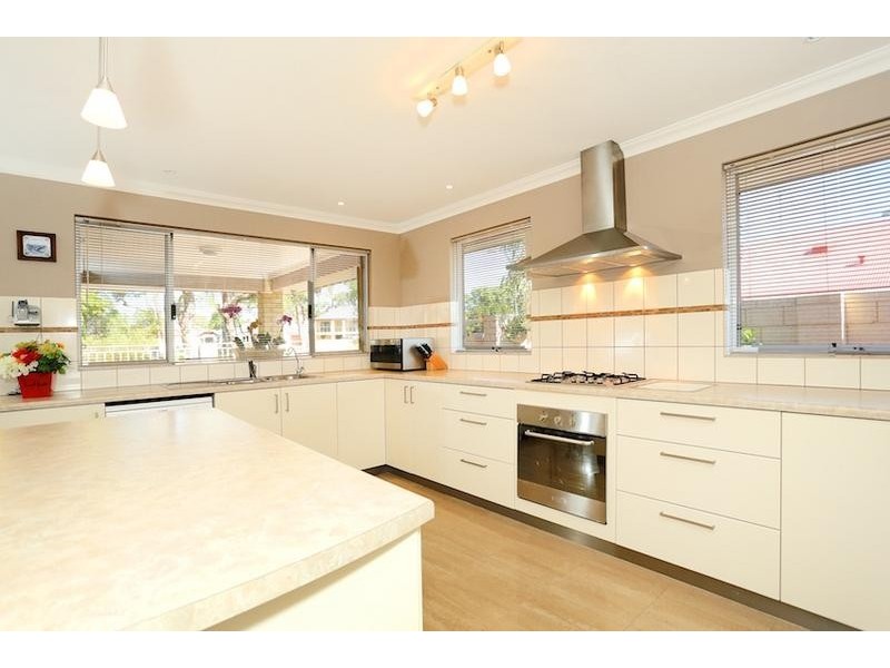 82 Chatsworth Drive, Erskine WA 6210