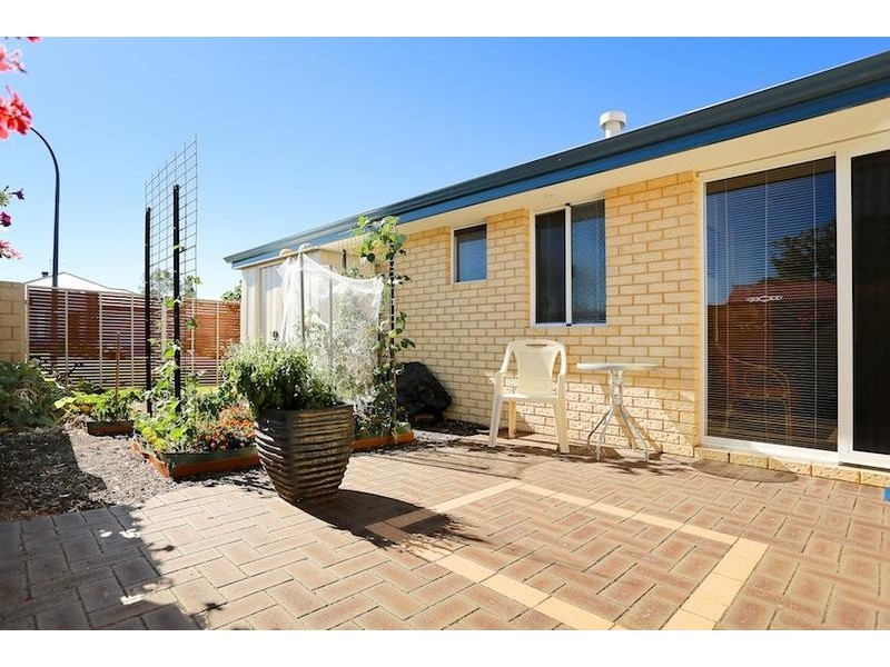 82 Chatsworth Drive, Erskine WA 6210