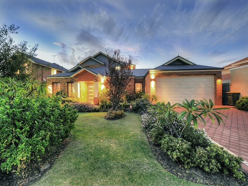 12 Lilly Pilly Lkt, Halls Head WA 6210