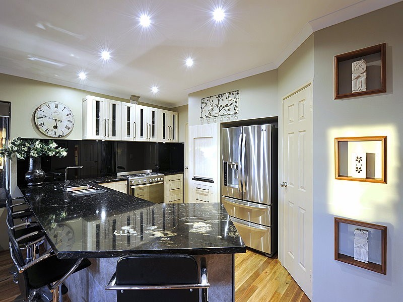 12 Lilly Pilly Lkt, Halls Head WA 6210