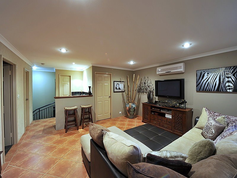 12 Lilly Pilly Lkt, Halls Head WA 6210