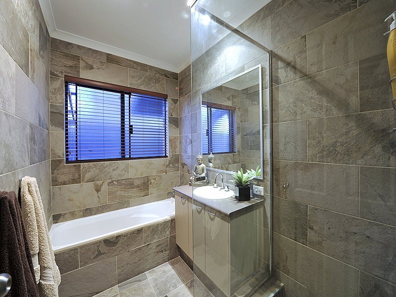 12 Lilly Pilly Lkt, Halls Head WA 6210