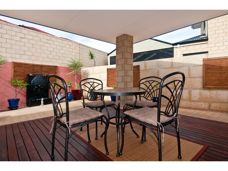 8 Endeavour Circle, Wannanup WA 6210