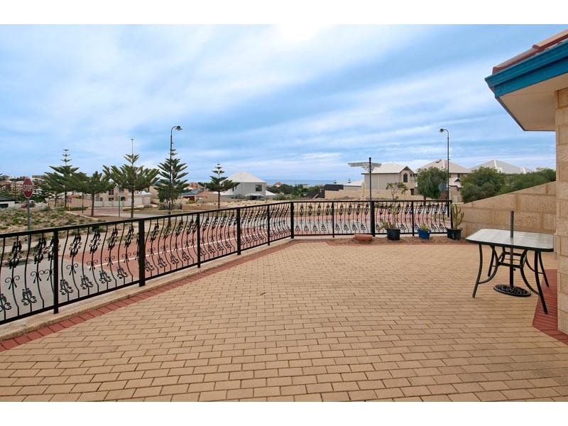 8 Endeavour Circle, Wannanup WA 6210