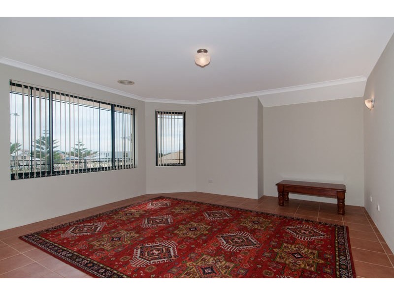 8 Endeavour Circle, Wannanup WA 6210