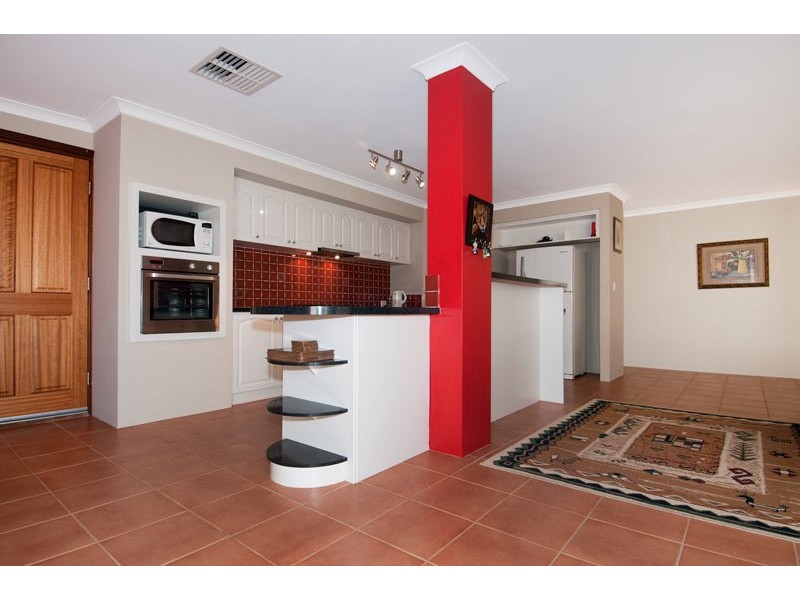 8 Endeavour Circle, Wannanup WA 6210