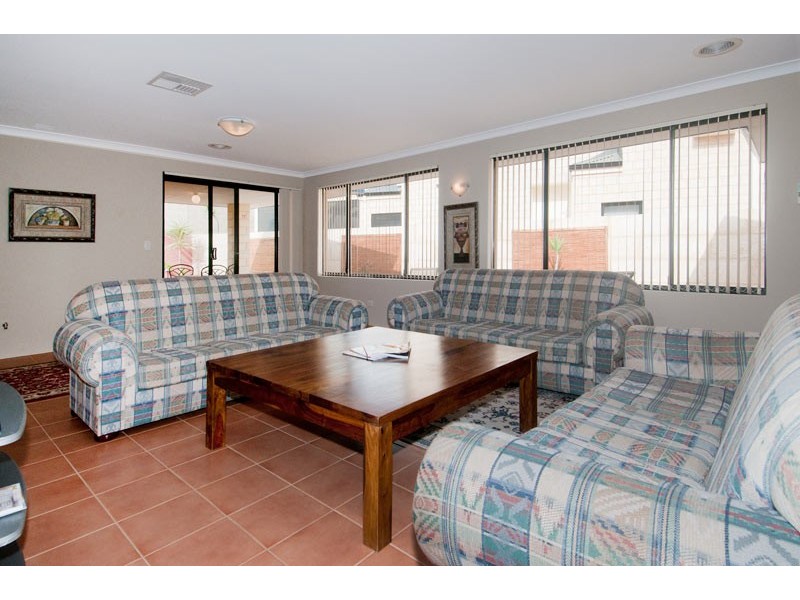 8 Endeavour Circle, Wannanup WA 6210