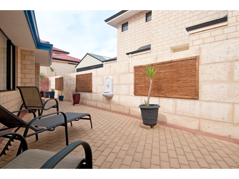 8 Endeavour Circle, Wannanup WA 6210