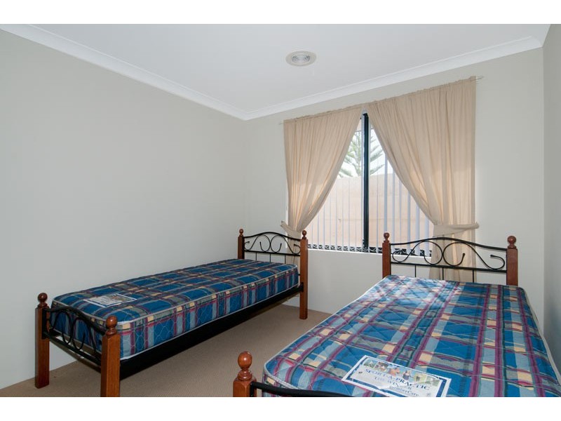 8 Endeavour Circle, Wannanup WA 6210