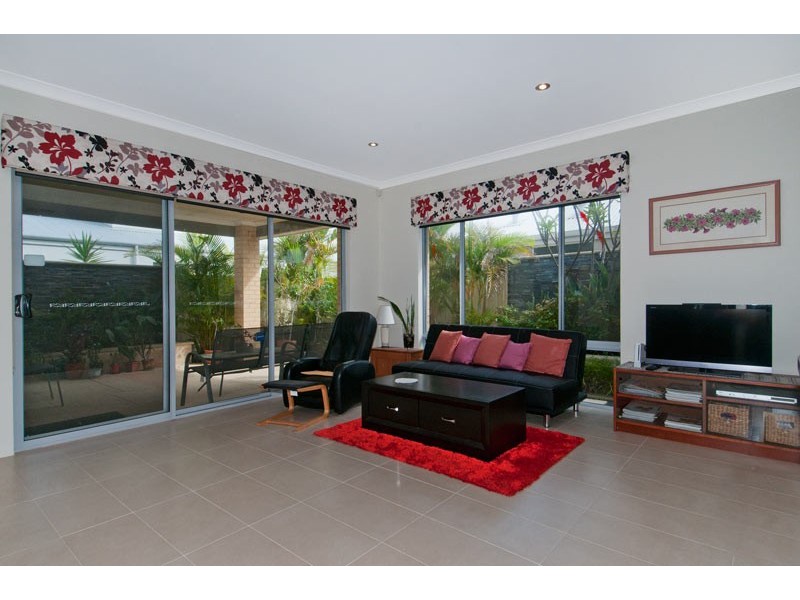 38 Cobaki Brace, Lakelands WA 6180