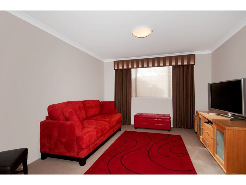 12 Heron Street, Dudley Park WA 6210