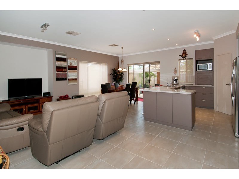 12 Heron Street, Dudley Park WA 6210