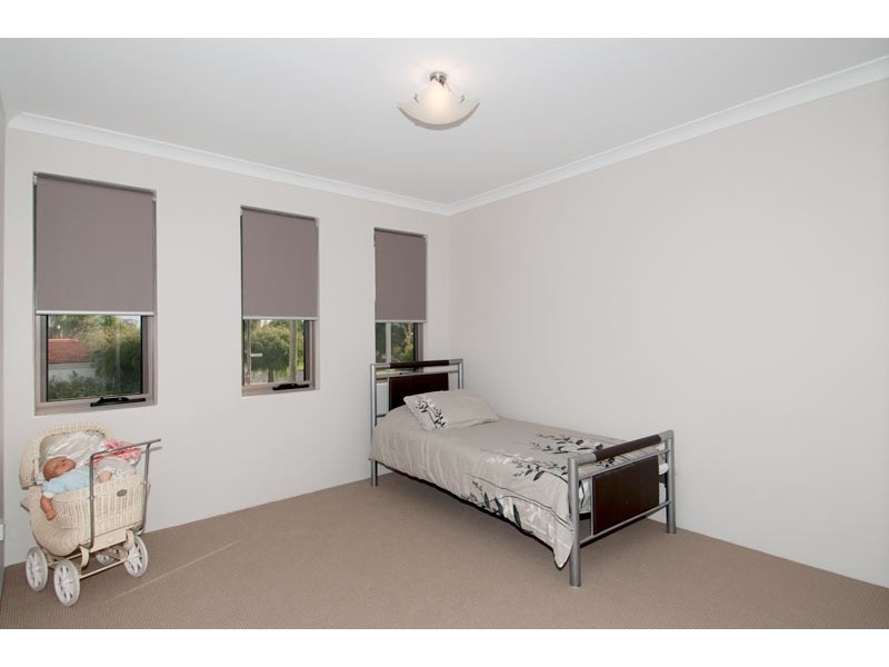 12 Heron Street, Dudley Park WA 6210