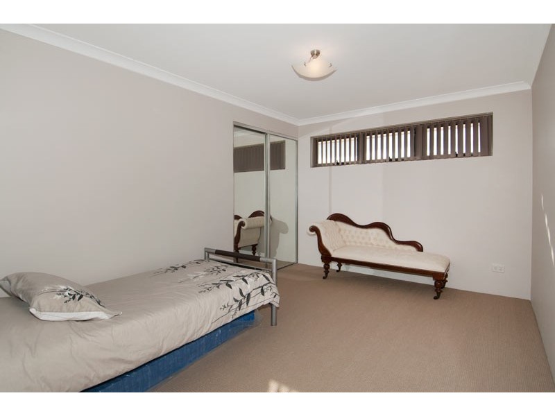 12 Heron Street, Dudley Park WA 6210