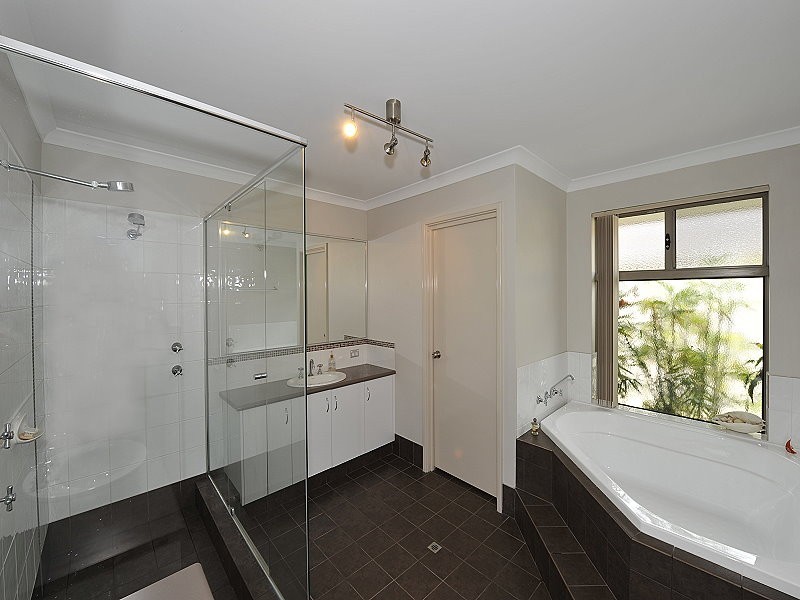 65 Seascapes Blvd, Halls Head WA 6210