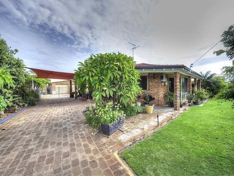 11 Barwell Street, Silver Sands WA 6210