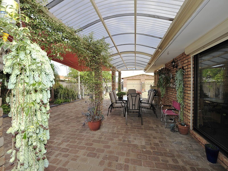 11 Barwell Street, Silver Sands WA 6210