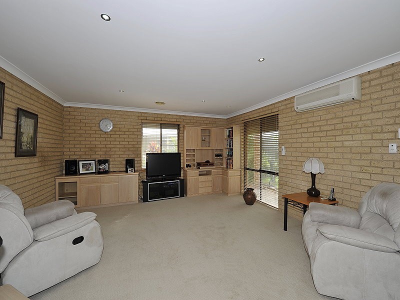 11 Barwell Street, Silver Sands WA 6210