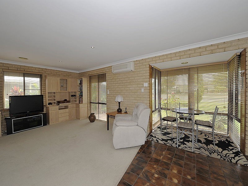 11 Barwell Street, Silver Sands WA 6210