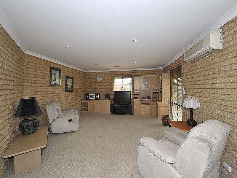 11 Barwell Street, Silver Sands WA 6210