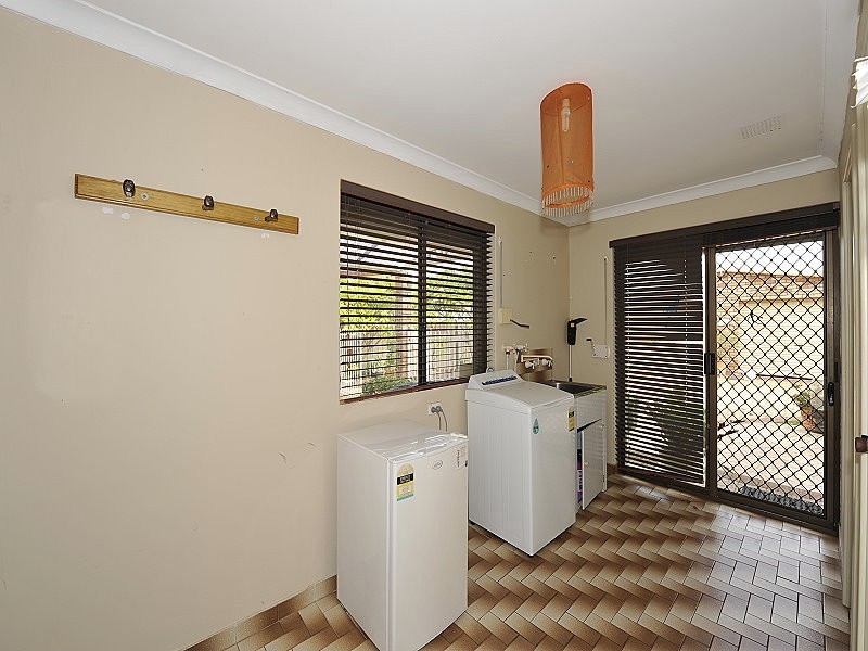 11 Barwell Street, Silver Sands WA 6210