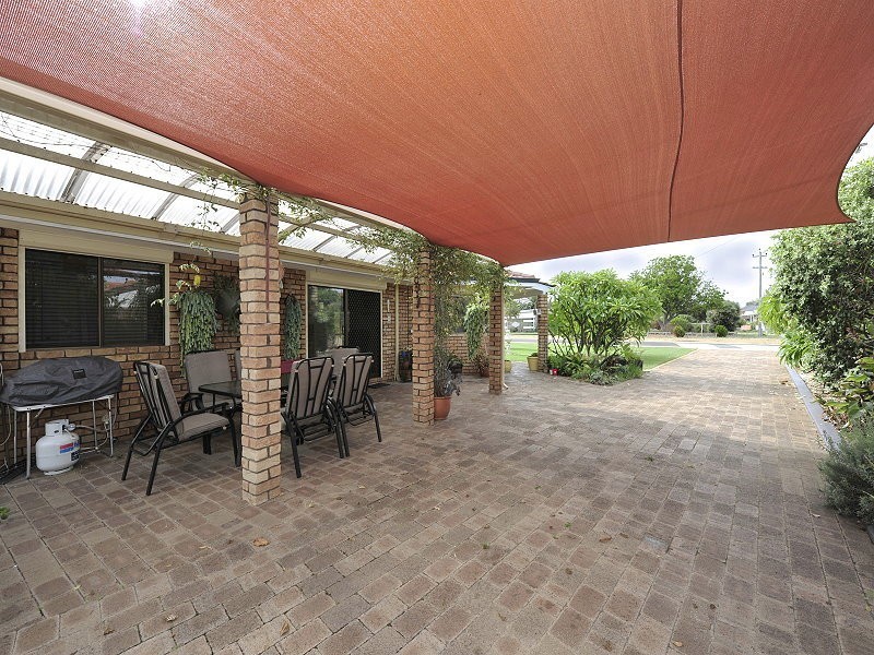 11 Barwell Street, Silver Sands WA 6210