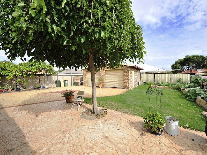 11 Barwell Street, Silver Sands WA 6210